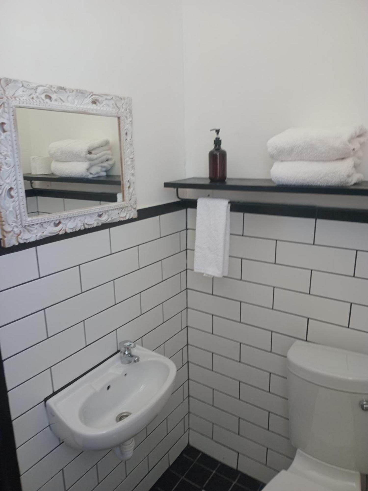 Cozy In The Heart Of Simon's Town *